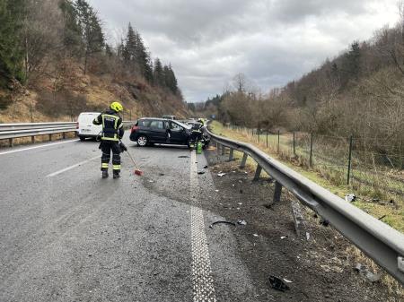Prometna nesreča osebnega vozila na avtocesti med Grosupljem in Višnjo Goro, 3.1.2024